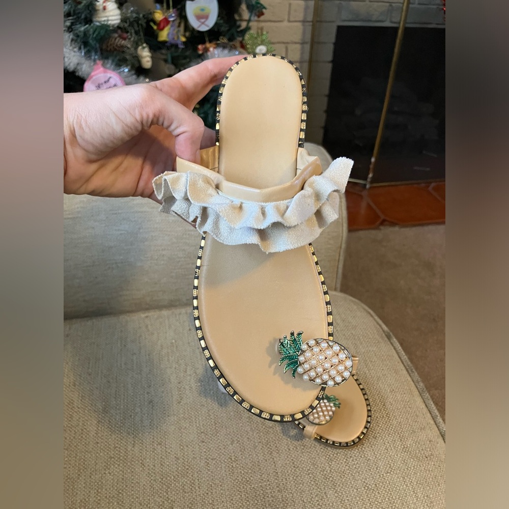 Pineapple sandals with pearl design
